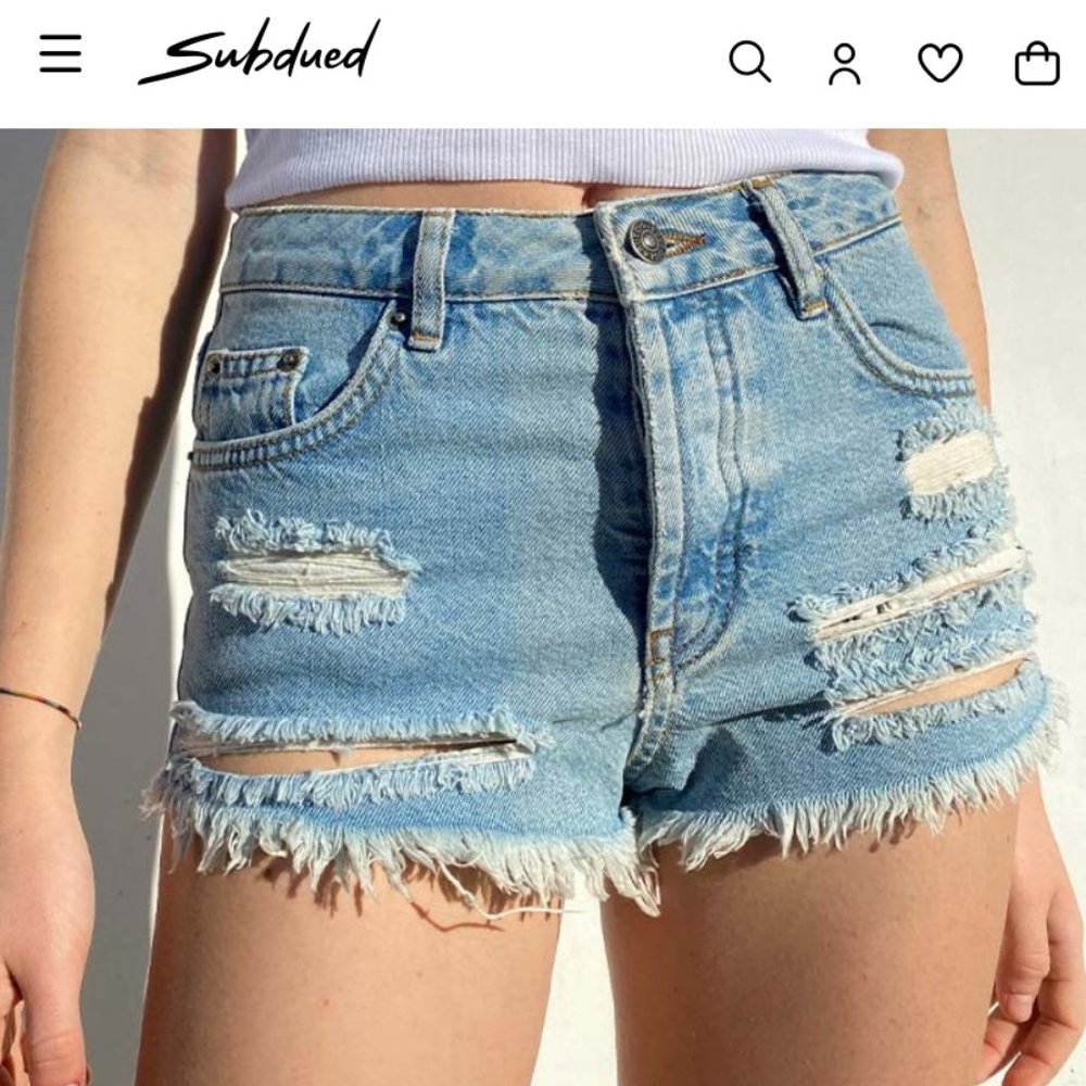 RAW HEM DISTRESSED DENIM SHORT Subdued, Size Women's 28 Euro